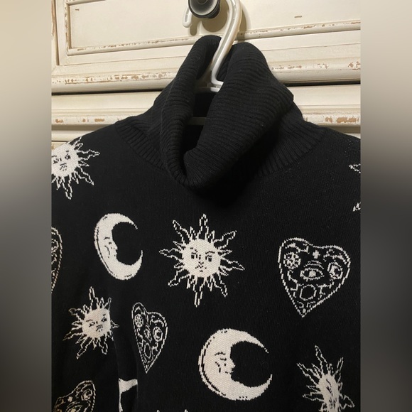 Black Friday Dolls Kill %100 Cotton turtleneck sweater (M) - Picture 2 of 6
